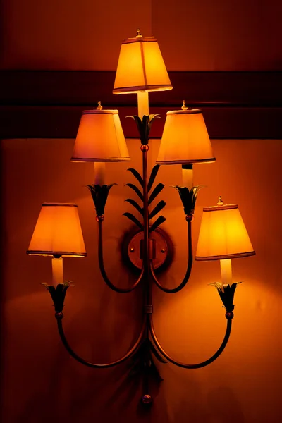 Elegante lampadario di cristallo — Foto Stock