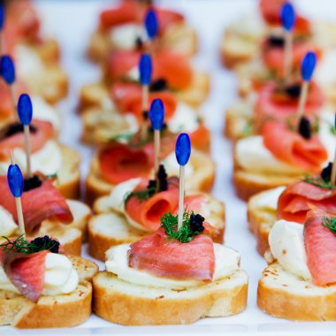 Lüks restoranda Ziyafet sofra. Tablo wineg ile