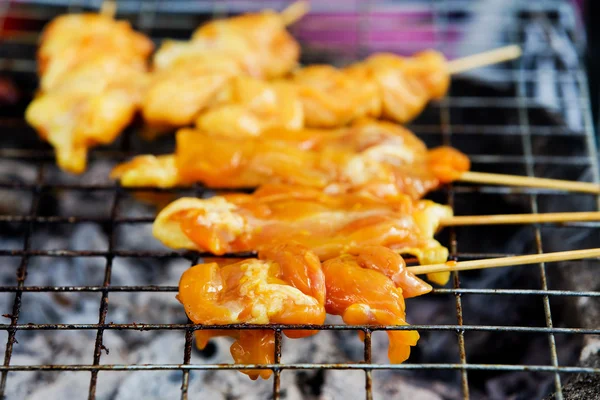 Satay kyckling på grillen. — Stockfoto