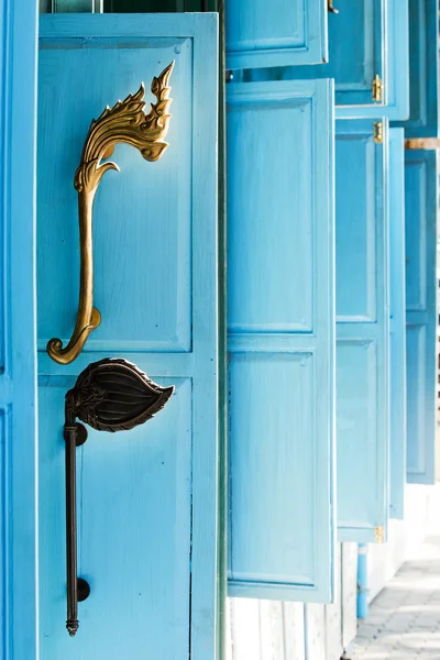 Nice Thai art brass door handle — Stock Photo, Image