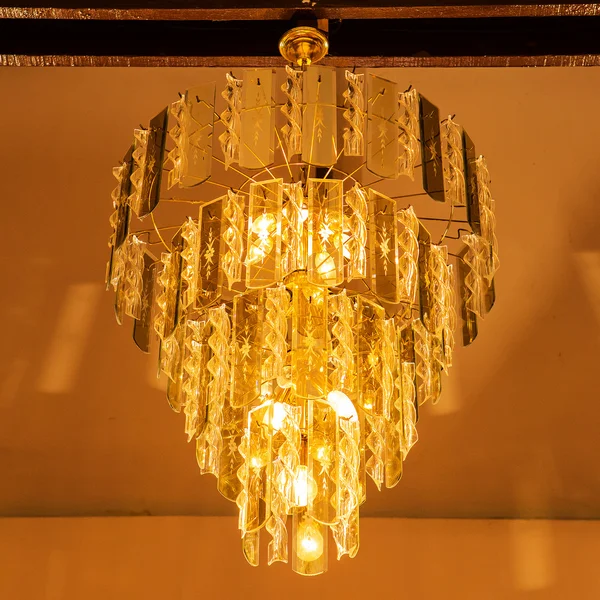 Lustre élégant en cristal — Photo