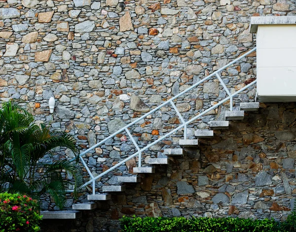 Escadas parede de pedra — Fotografia de Stock
