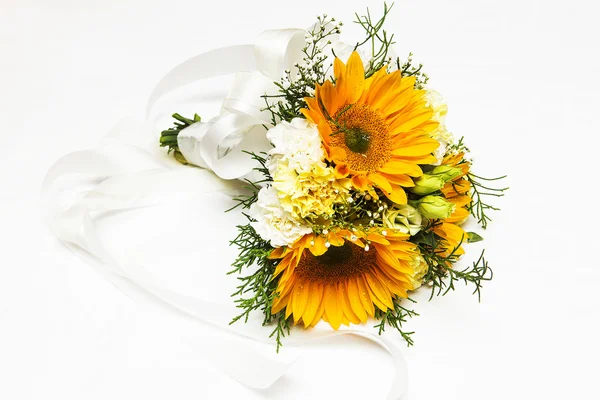 黄色のテーマと彼女の結婚式のブーケ — ストック写真
