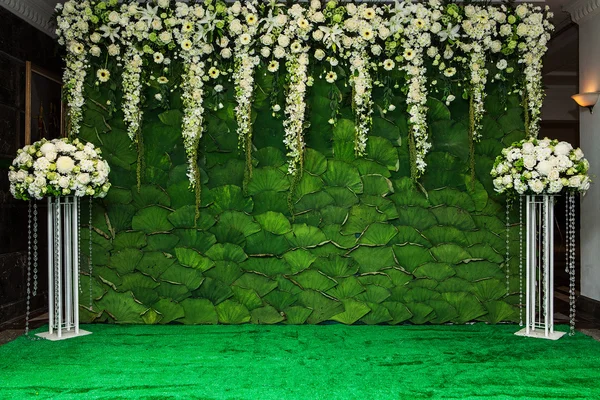 Красивий квітковий фон для весільної сцени — стокове фото