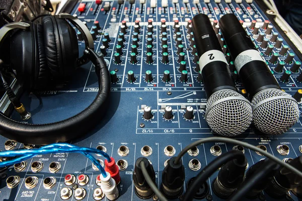 Mike and amplifier — Stock Photo, Image