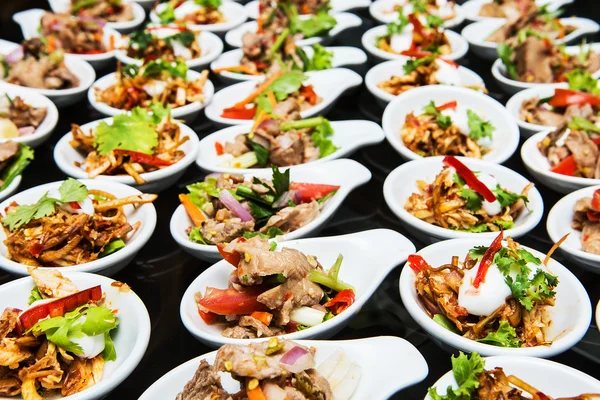 Comida y bebidas de lujo en la mesa de bodas —  Fotos de Stock