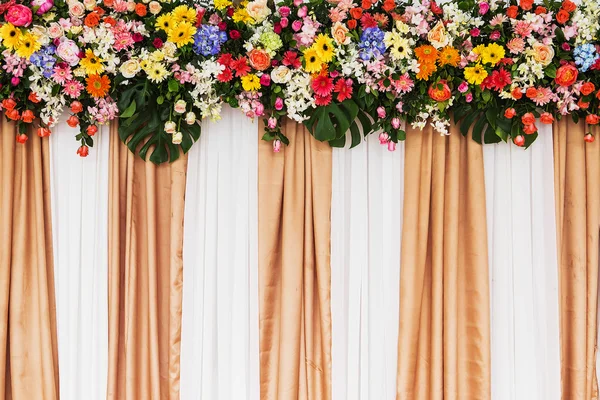 Schöne Blumen Hintergrund für Hochzeitsszene — Stockfoto