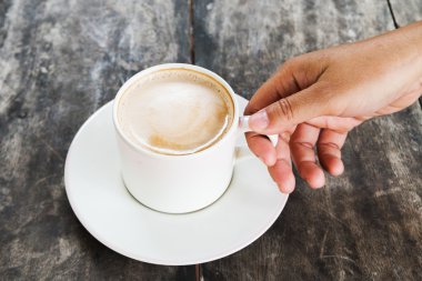 Mocha kahve ahşap zeminler üzerinde sıcak.