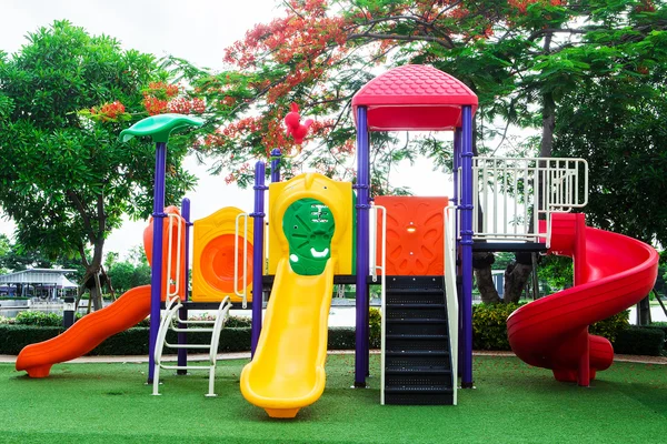 Colorido parque infantil — Foto de Stock