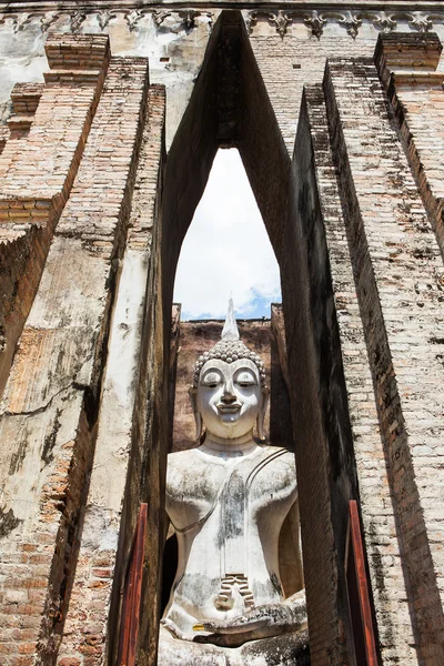 Sukhothai thailand: der Hauptbuddha mit goldener Hand im Tempel — Stockfoto