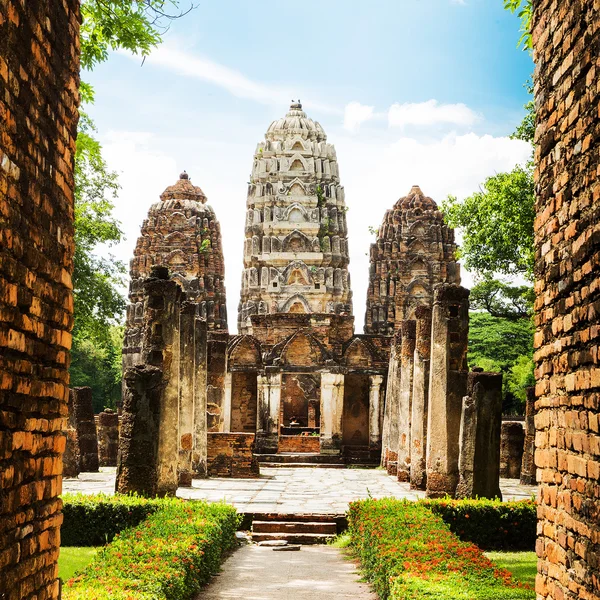 Wat si sawai, shukhothai historiska park, thailand — Stockfoto