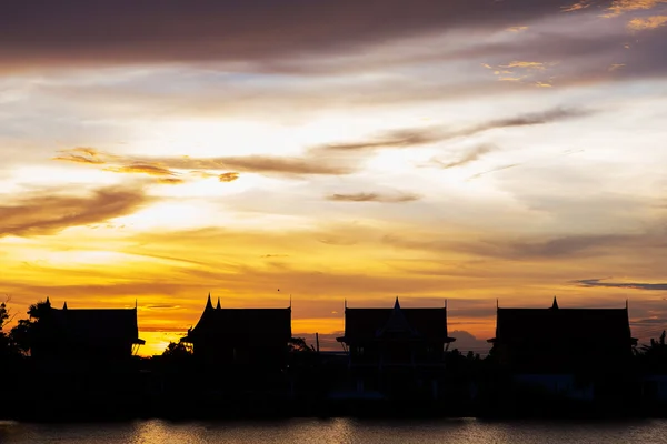 Hermoso paisaje urbano puesta del sol en Bangkok Tailandia — Foto de Stock