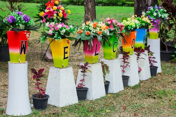 Palabra de bienvenida hecha de Jardiniere — Foto de Stock