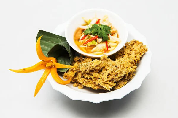 Křupavé sumec salát, thajské jídlo — Stock fotografie