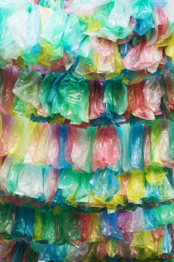 Sonra güzel bir arka plan koyun buruşuk çöp torbası.