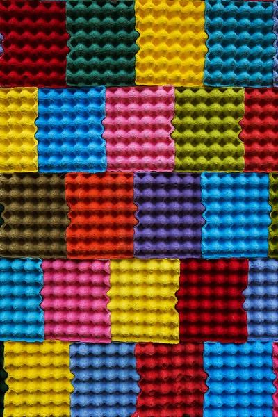 Hnízdo vajec s barevné pozadí. — Stock fotografie
