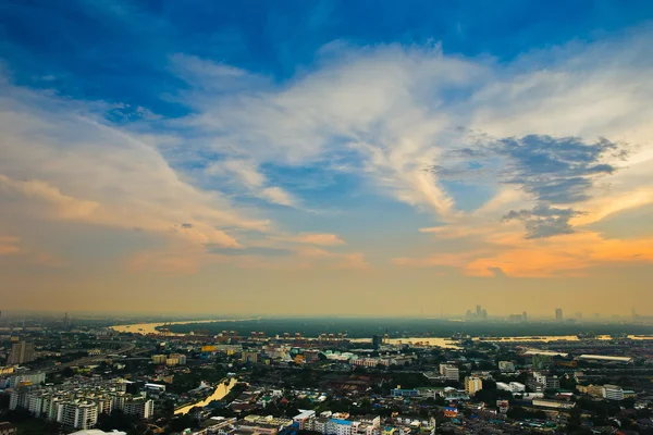 Vista aérea de Bangkok ao pôr do sol — Fotografia de Stock