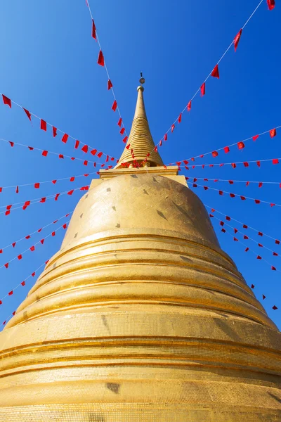 Montaña dorada (tanga phu khao), una antigua pagoda en Wat Saket — Foto de Stock