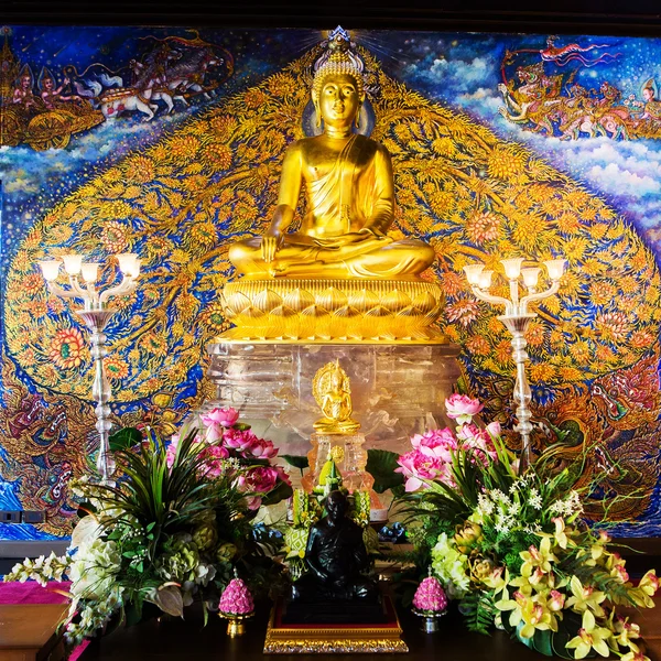 Vackra gyllene Buddha i thailand — Stockfoto