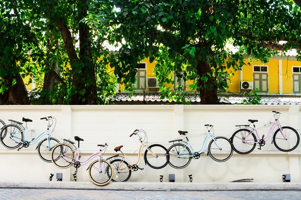 자전거 벽 구축 배경 — 스톡 사진