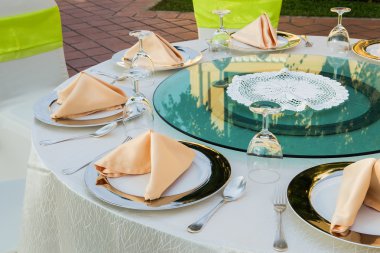 Restoranda boş bardaklar.