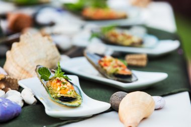 Midye peynir ve sarımsaklı ekmek