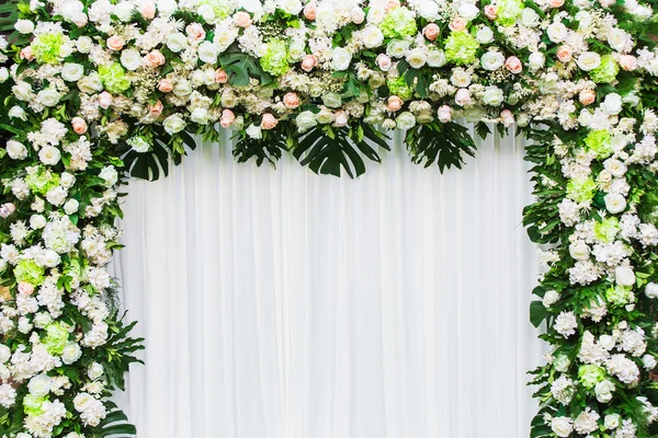 Fondo de flores hermosas para escena de boda — Foto de Stock