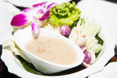 Tuzlu soya fasulyesi ve mutfak robotu içinde Hindistan cevizi sütü karışımı