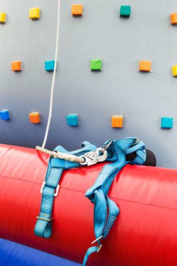 Spor tırmanma güvenli aygıt geliştirir.