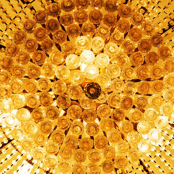 Elegante lampadario di cristallo — Foto Stock