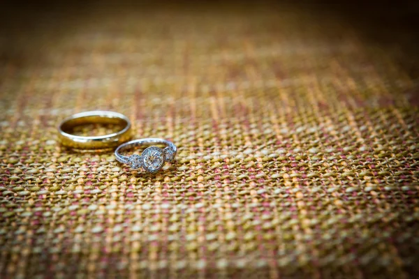 Wedding ring with the sackWedding ring with the sack — Stock Photo, Image