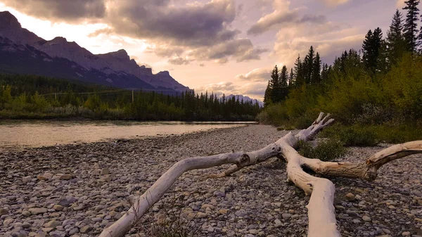 Kanada Vahşi Doğasında Gün Batımının Resmi — Stok fotoğraf