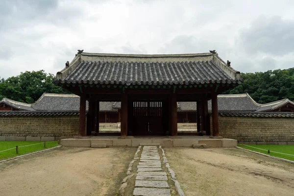 Jardín Del Santuario Chongmyo Seúl Con Entrada — Foto de Stock