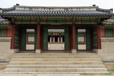Changdeokgung Sarayının ana kapısı.