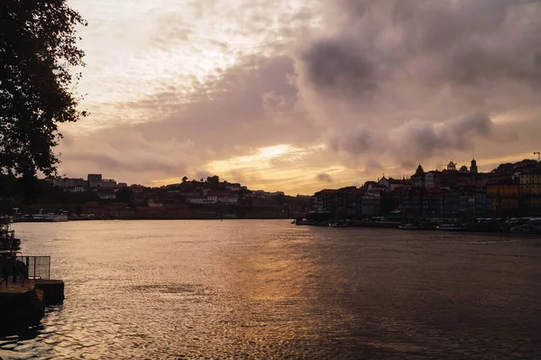 Puesta Sol Ciudad Oporto Río Duoro — Foto de Stock