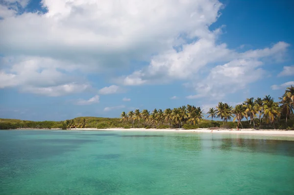 Песчаный пляж на острове Контой в Мексике — стоковое фото