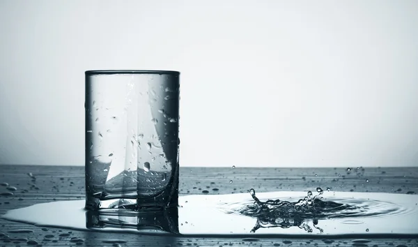 Water and glass — Stock Photo, Image