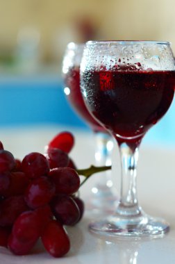 bardakları, şarap ve üzüm