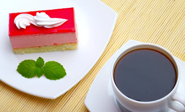 Cup of coffee and cake with mint — Stock Photo, Image