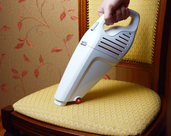 Wireless vacuum cleaning — Stock Photo, Image