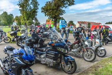Sezon başında ve sonunda motor mitingleri çok popülerdir.
