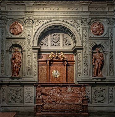 Wavel Katedrali 'nin birçok önemli şahsiyet için anıt mausoleum olarak hizmet veren 19 farklı kilisesi vardır. Bu yüzden en azından birkaçını ziyaret etmeye değer.