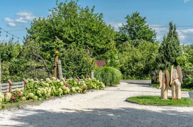 Antik çağlarda, heykeltraşlar, ikon marangozlar ya da tanrı yapıcılar olarak bilinen heykeltraşlar, kendi kendilerini eğiten köylülerdi, ama aynı zamanda çoğunlukla tekerlekli sandalyeciler, marangozlar ve katılımcılardı.