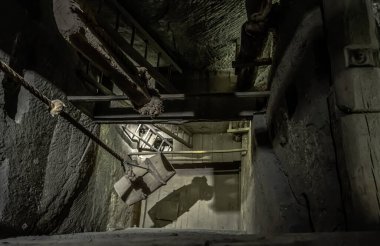 Wieliczka tuz madeni sadece turistik yerleri değil, aynı zamanda tuz madenciliğinin tarihini ve tekniklerini de öğrenme fırsatını sunan bir yerdir.