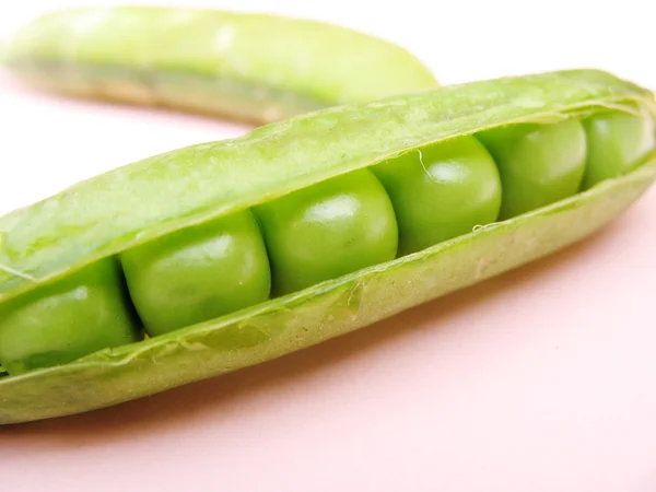 Frische Erbsen — Stockfoto