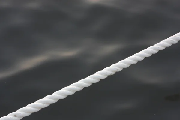 Corde attachée au bateau — Photo