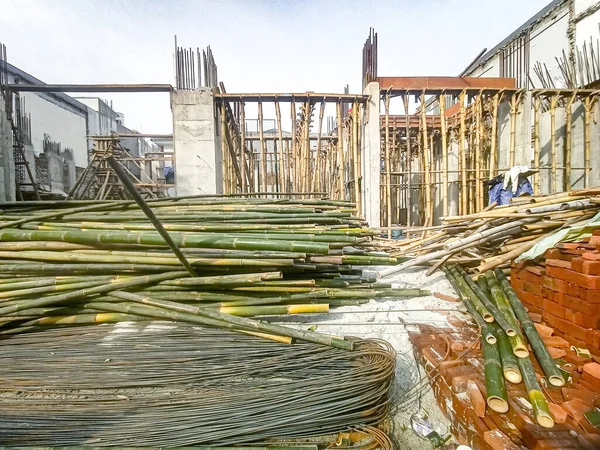 Şehrin eski ahşap çatısı