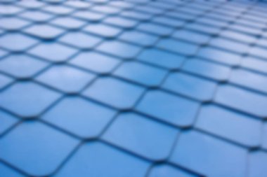 Soyut arkaplan odak dışı. Üst üste binen yuvarlak fayans şekilli mavi modern çatı deseni estetik geometrik bir doku yaratıyor..