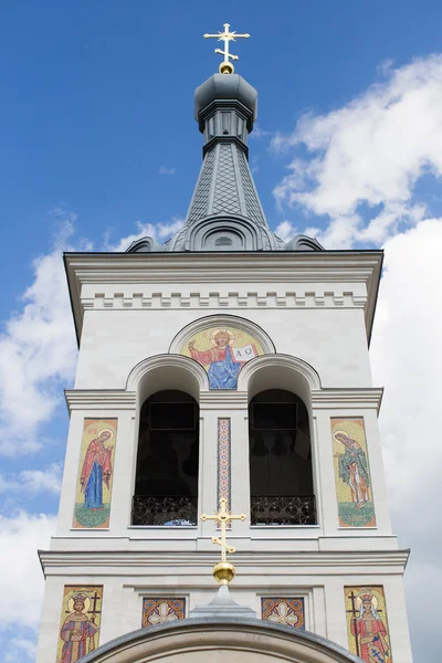 Extras de la Iglesia Ortodoxa hermosa vista — Foto de Stock