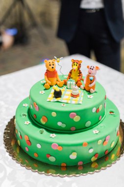 Doğum günü pastası mumlar ve Winnie the Pooh Disney tarafından